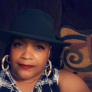 Meet your Posher, Lori